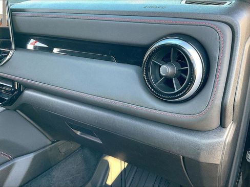 Used 2024 Chevrolet Colorado Z71 w/ Z71 Convenience Package 2 image 17