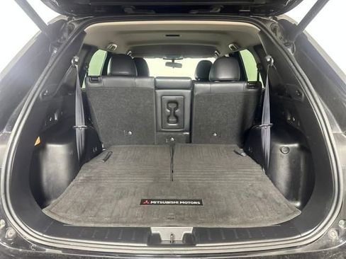 Used 2022 Mitsubishi Outlander SE image 27