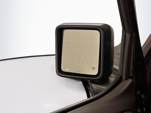 Used 2022 Jeep Wrangler Unlimited Sahara AWD/4WD image 16