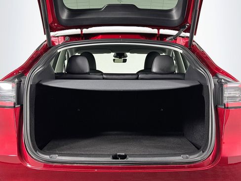 Used 2025 Tesla Model Y Long Range image 44