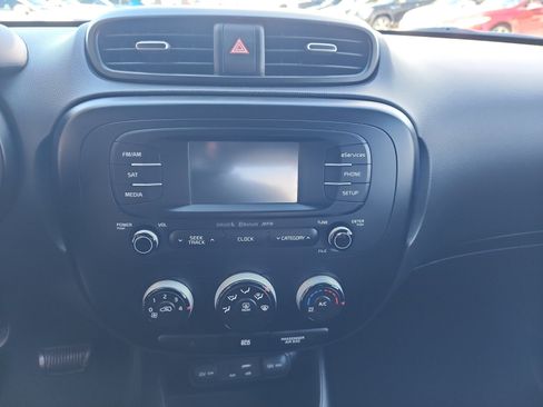 Used 2015 Kia Soul + image 12