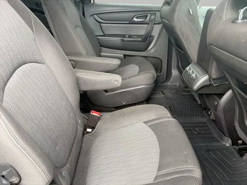 Used 2017 Chevrolet Traverse LT w/ Style and Technology Package FWD image 12