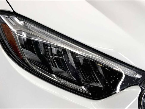 Used 2025 Mercedes-Benz GLC 300 4MATIC image 15