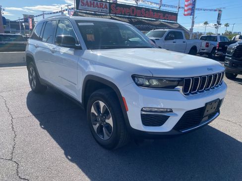 Used 2023 Jeep Grand Cherokee 4WD 4xe image 3