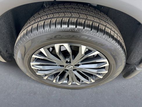 Used 2025 Nissan Rogue SL w/ Tech Package image 21