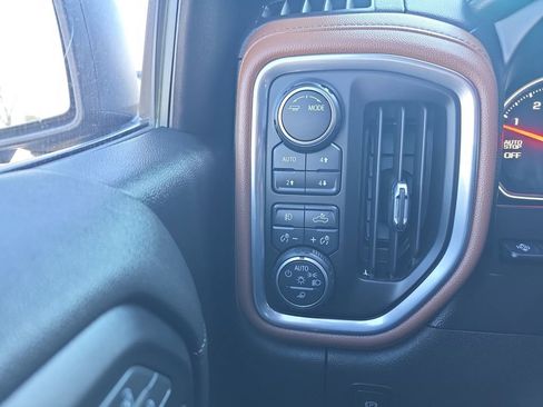 Used 2021 Chevrolet Silverado 1500 High Country w/ Technology Package image 24