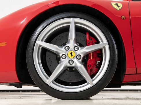Certified 2017 Ferrari 488 GTB RWD image 17