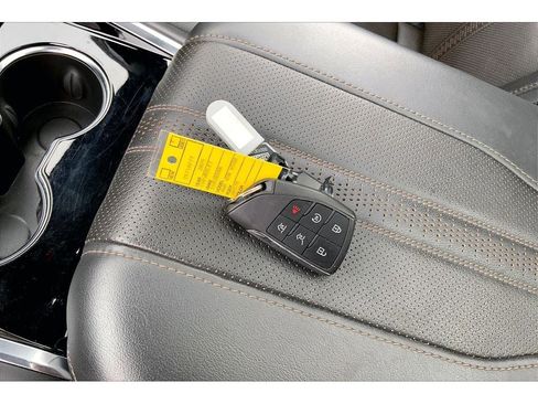 Used 2025 Chevrolet Suburban High Country AWD/4WD image 14