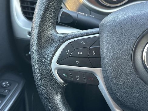 Used 2014 Jeep Cherokee Sport image 23