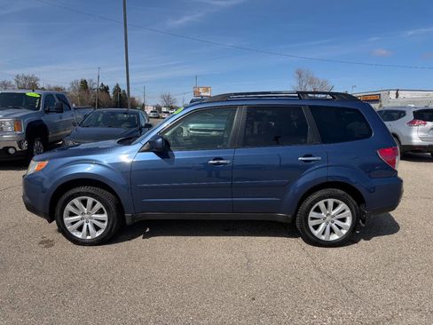 Used 2011 Subaru Forester 2.5X Premium w/ All-Weather Pkg image 2