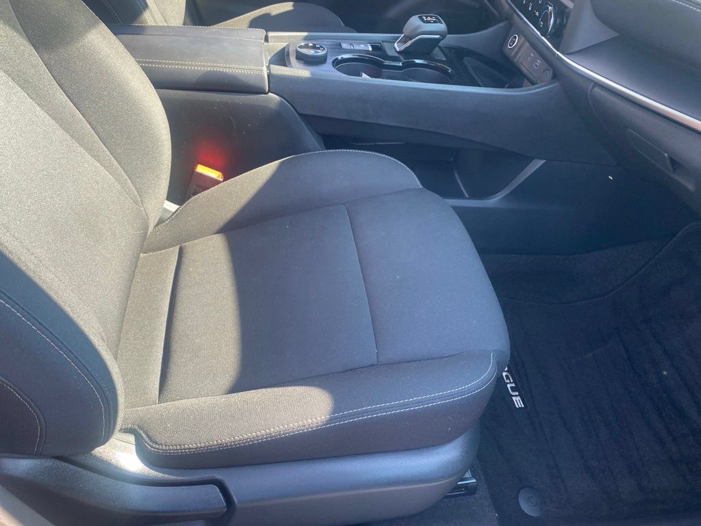 Used 2023 Nissan Rogue S AWD/4WD image 11
