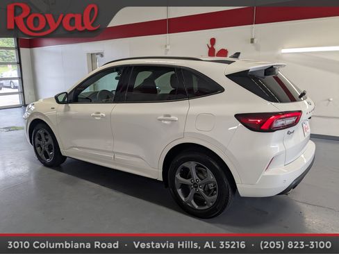 Used 2024 Ford Escape ST-Line w/ Tech Pack #1 FWD image 2