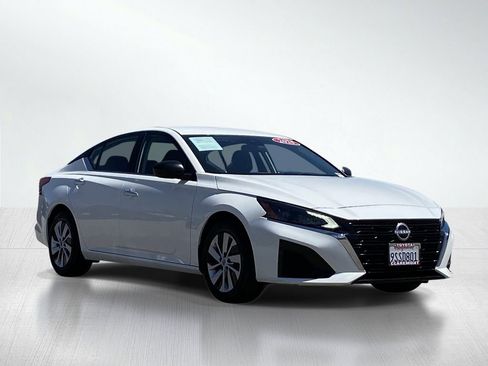 Used 2025 Nissan Altima 2.5 S FWD image 12