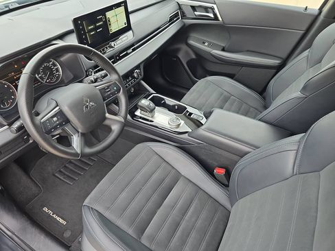 Used 2025 Mitsubishi Outlander SE AWD/4WD image 17