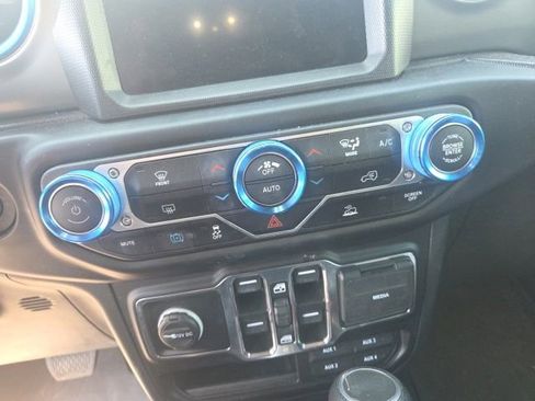 Used 2023 Jeep Wrangler Unlimited AWD/4WD image 18
