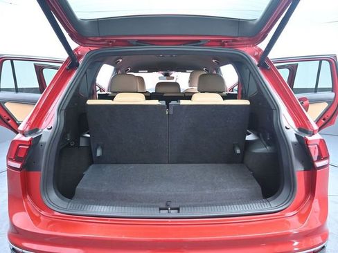 Used 2022 Volkswagen Tiguan SE FWD image 11