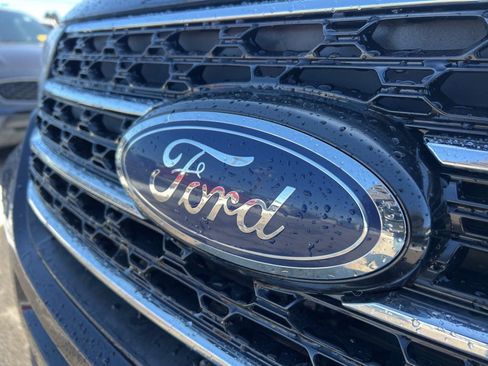 Used 2020 Ford Explorer XLT w/ Comfort Package image 29