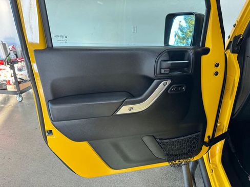 Used 2015 Jeep Wrangler Unlimited Rubicon w/ Max Tow Package image 20