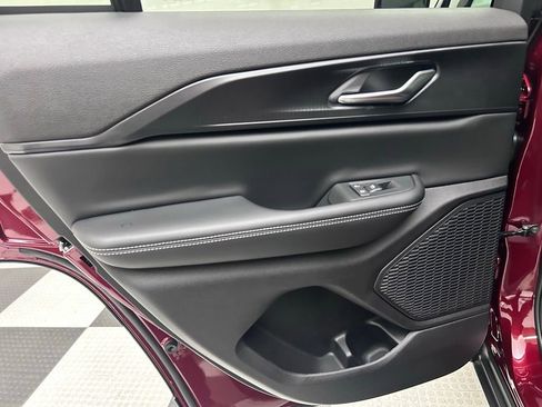 New 2025 Jeep Grand Cherokee Altitude image 13