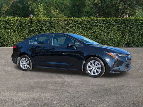 Used 2024 Toyota Corolla LE image 2