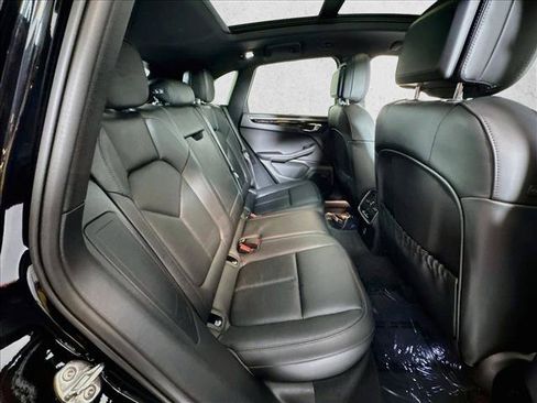 Certified 2026 Porsche Macan AWD/4WD image 24