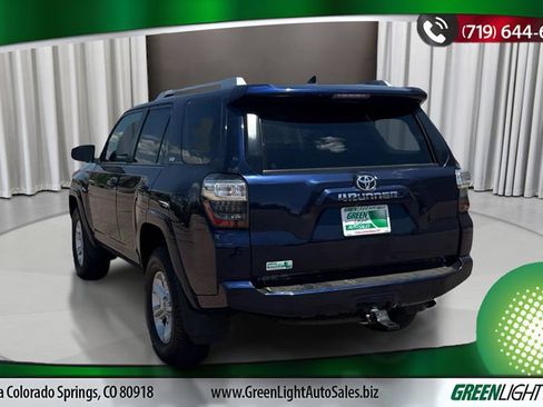 Used 2017 Toyota 4Runner SR5 AWD/4WD image 3