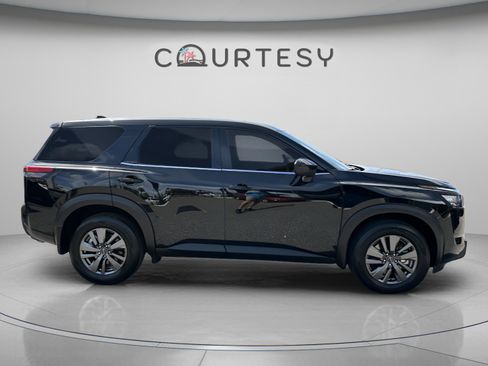 Certified 2025 Nissan Pathfinder S FWD image 8