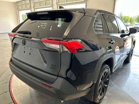 Used 2022 Toyota RAV4 LE AWD/4WD image 6