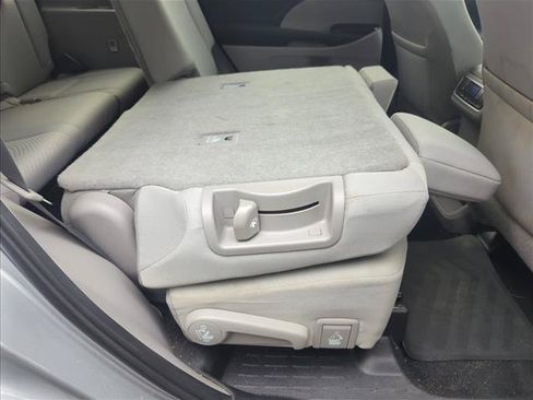 Used 2019 Toyota Highlander LE FWD image 22