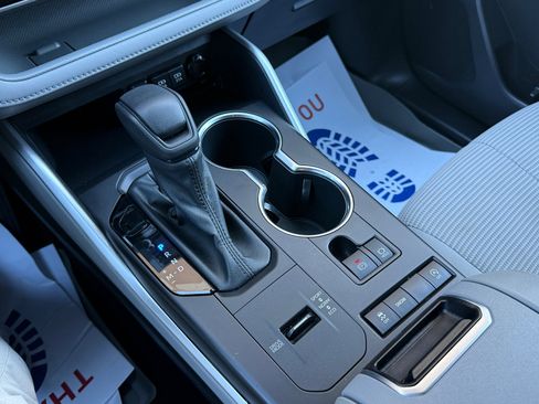 Used 2021 Toyota Highlander L image 25