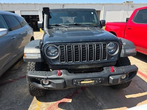 Used 2025 Jeep Wrangler Unlimited Rubicon w/ Convenience Group AWD/4WD image 8