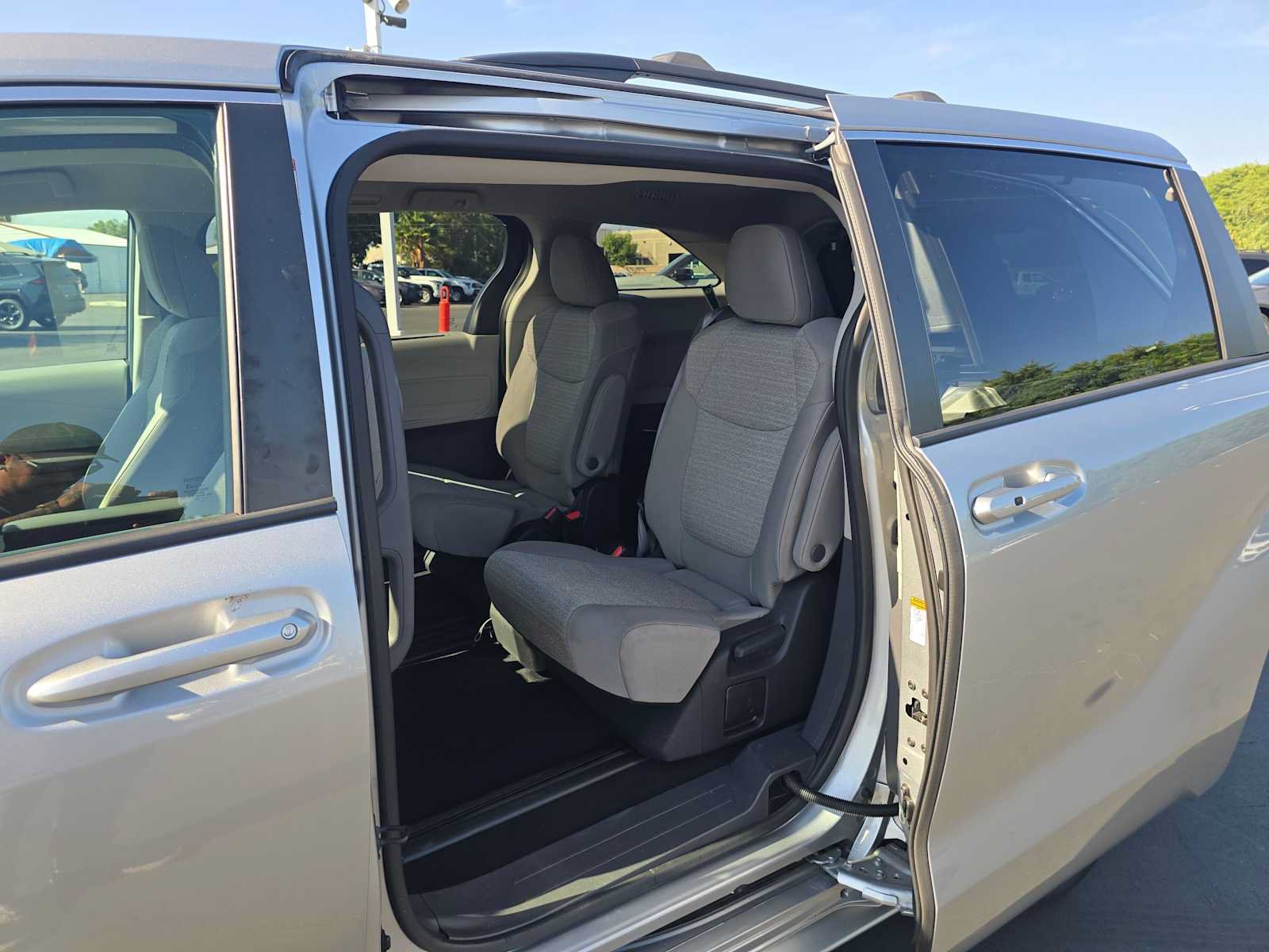 Certified 2022 Toyota Sienna LE FWD image 17