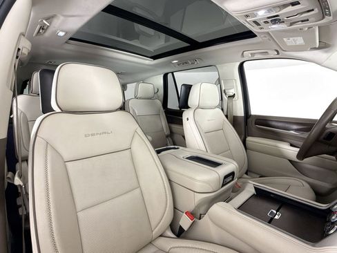 Used 2021 GMC Yukon Denali w/ Denali Premium Package image 14