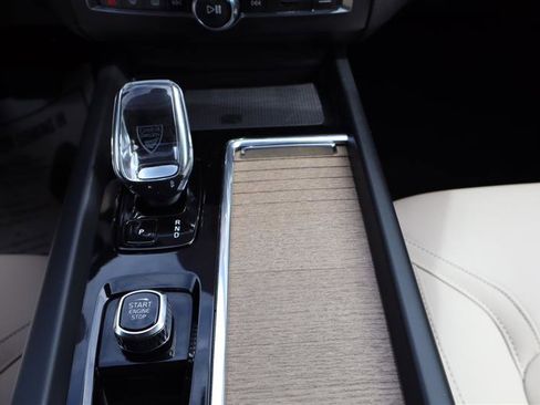 Used 2026 Volvo XC60 B5 Plus image 23