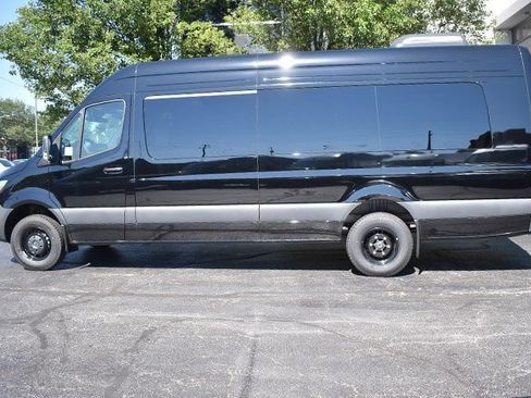 Used 2024 Mercedes-Benz Sprinter 3500 image 6