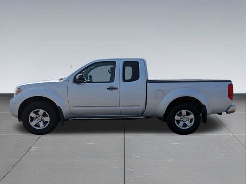 Used 2013 Nissan Frontier SV w/ SV Value Truck Pkg AWD/4WD image 2