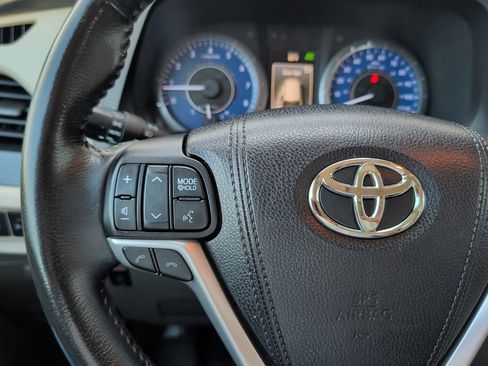 Used 2018 Toyota Sienna XLE Premium FWD image 25