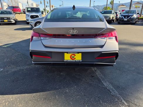Used 2025 Hyundai Elantra SE image 6