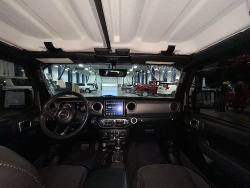 Used 2023 Jeep Gladiator Sport S image 27