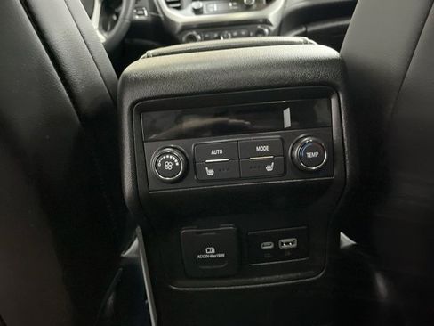 Used 2023 GMC Acadia SLT w/ Preferred Package image 25
