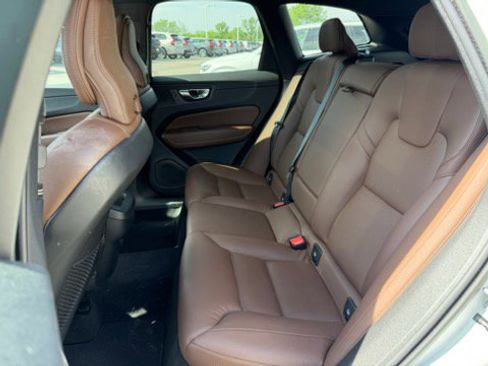 Used 2023 Volvo XC60 B5 Plus w/ Climate Package AWD/4WD image 11