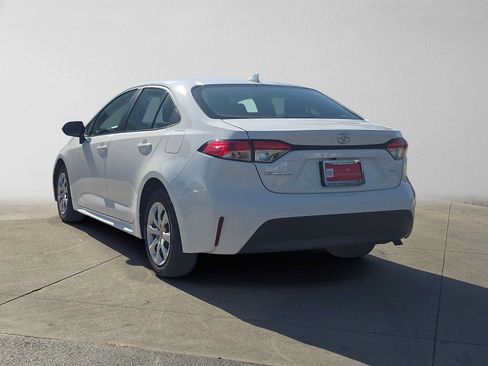 Certified 2025 Toyota Corolla LE FWD image 5