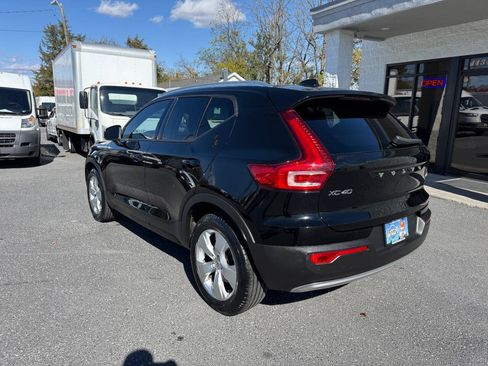 Used 2021 Volvo XC40 T5 Momentum AWD/4WD image 2