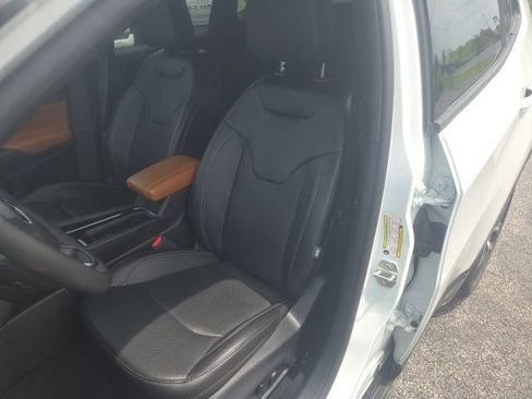 Used 2025 Jeep Compass Limited w/ Elite Group AWD/4WD image 14