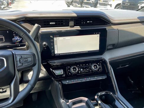 Used 2024 GMC Sierra 2500 AT4 w/ Technology Package AWD/4WD image 7