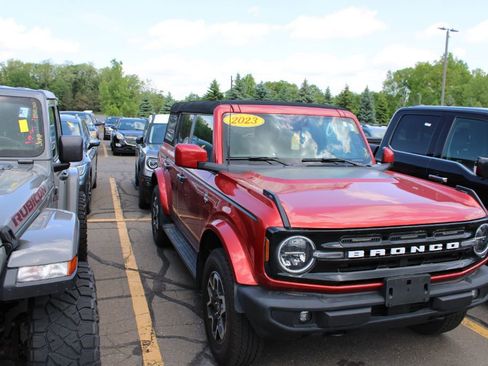 Used 2023 Ford Bronco Outer Banks AWD/4WD image 2