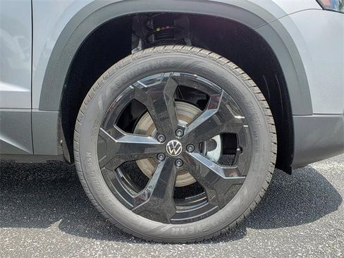 New 2025 Volkswagen Taos SEL image 12