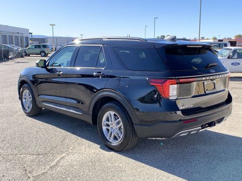 Used 2025 Ford Explorer Active w/ Active Comfort Package image 6