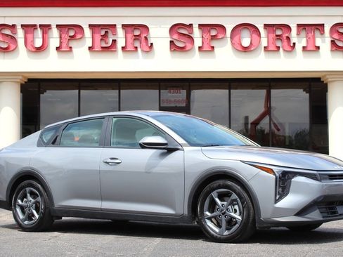 Used 2025 Kia K4 FWD image 1