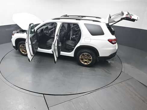 Used 2024 Honda Pilot TrailSport image 48